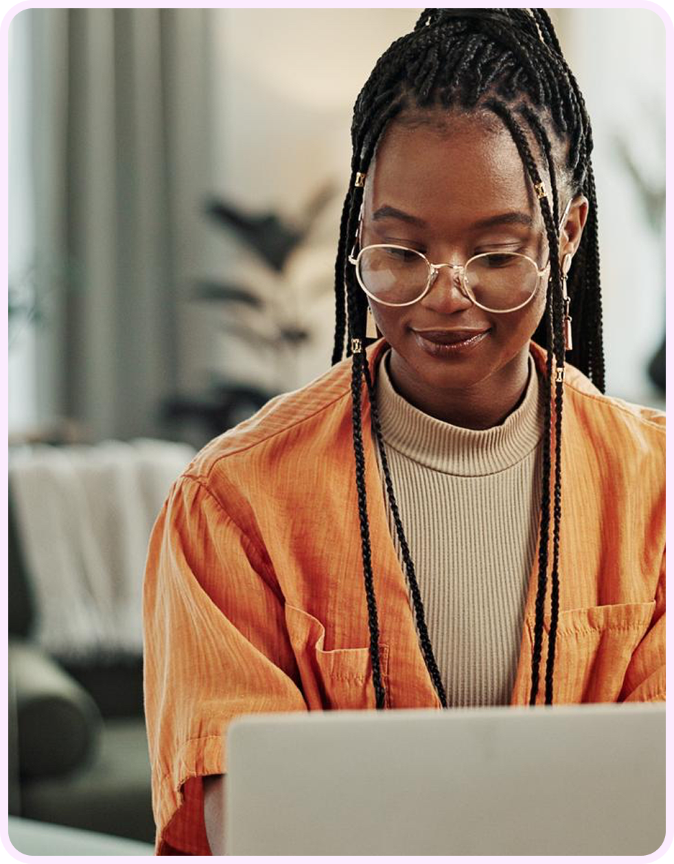 Employee using a personalized intranet on a laptop